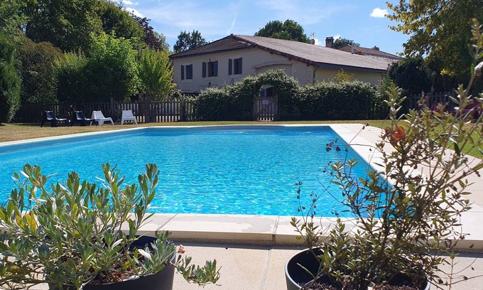 Chaunac Hütte | Countyside gîte for 5 people with heated swimming pool