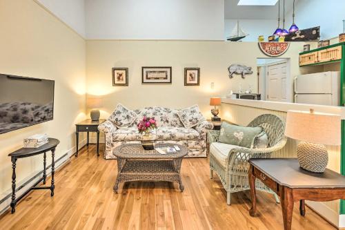 Frankfort Wohnung | Couples Haven in Frankfort by Lake, Trails and Dtwn