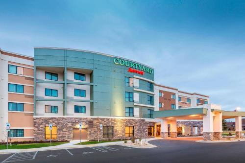Bismarck Hotel | Courtyard by Marriott Bismarck North