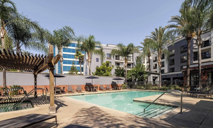 Burbank Hotel | Courtyard by Marriott Los Angeles Burbank Airport