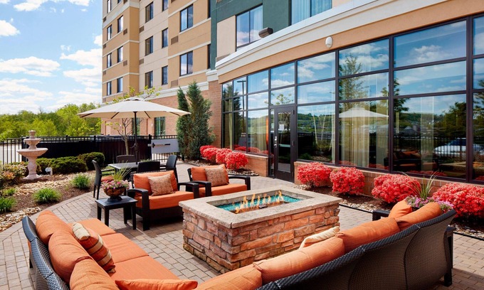 Strabane Hotel | Courtyard by Marriott Pittsburgh Washington/Meadow Lands