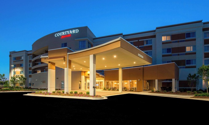 Columbus Hotel | Courtyard Columbus