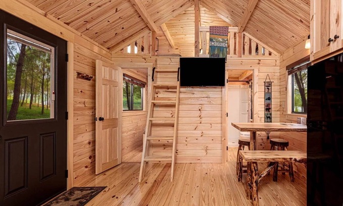 Centre Hotel | Cowan Creek Lodges