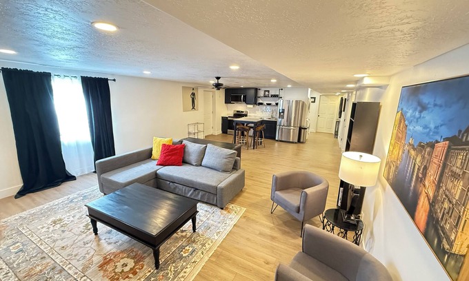 Draper Wohnung | Cozy 1 bdrm & sofa bed full apt, many amenities in enjoyable Suncrest, Draper