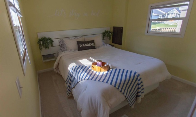 Angola Haus | Cozy 1-bedroom mobile home on the beautiful Crooked lake