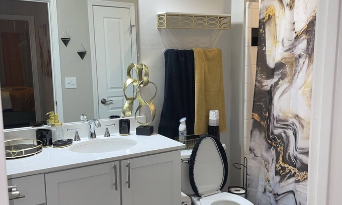 Lindridge-Martin Manor Wohnung | Cozy 1- bedroom with accessible pool, fire pit and gym