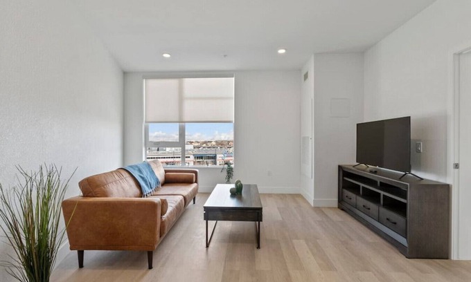 Aurora Wohnung | Cozy 1-BR APT by Stanley Marketplace