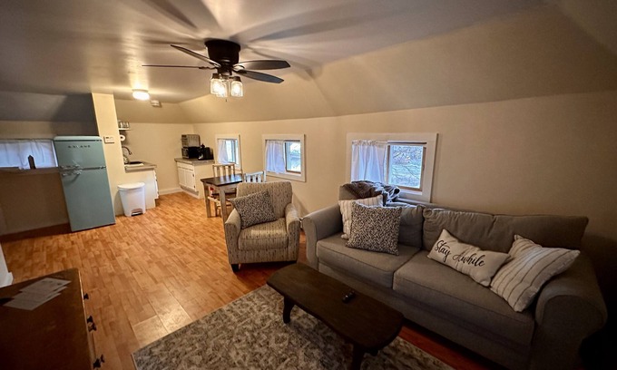 Proctorsville Wohnung | Cozy 1 king bed Apt Minutes to Okemo (Pet Friendly)