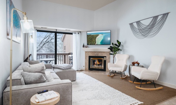 Acme Eigentumswohnung | Cozy 2-Bed Golf Course Condo. Minutes To The Beach!