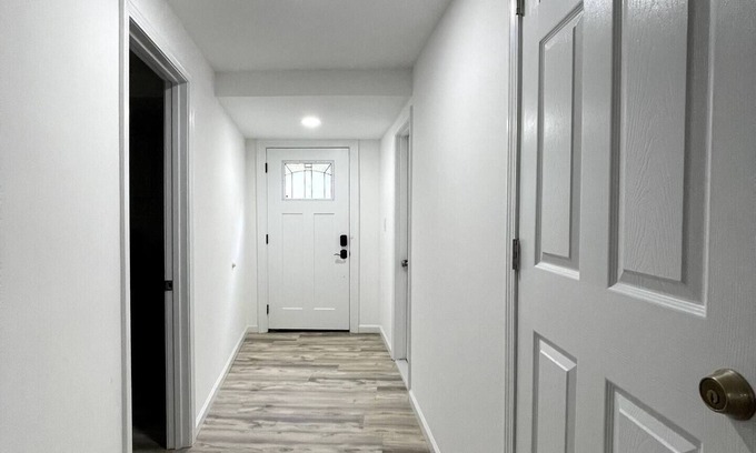 Great Falls Haus | Cozy 2-bedroom Basement in Wonderful Great Falls with WiFi