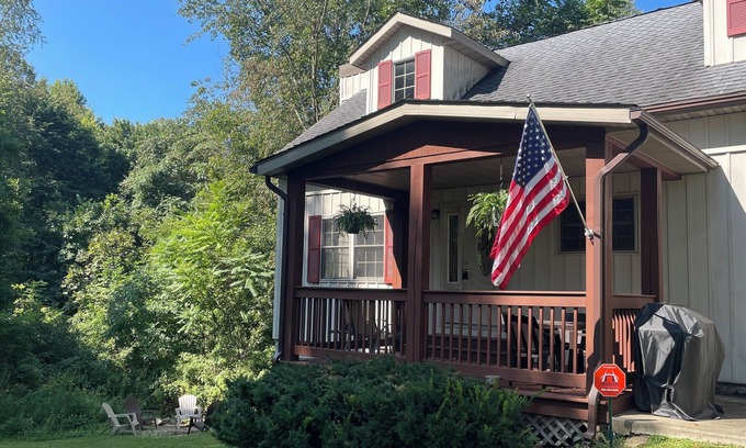 Kimbolton Kabine | Cozy 2 bedroom cabin with large loft near Salt Fork Park and Lake with WiFi, AC