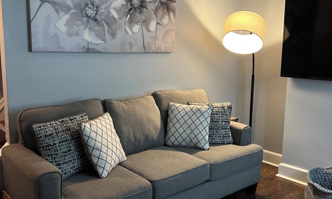 Downtown Wilmington Haus | Cozy 2-bedroom in downtown Wilmington, perfect for work-related or leisure stay.