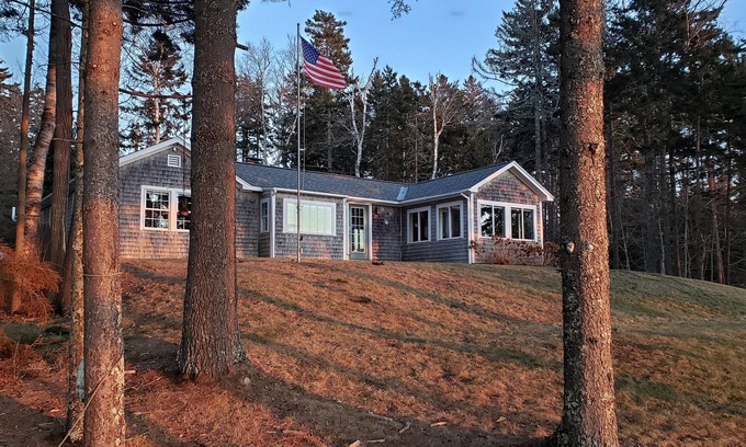 Friendship Haus | Cozy 2-Bedroom Oceanfront Home
