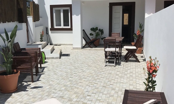 Praia das Macas Haus | Cozy 2 BR House w/ Patio in Azenhas do Mar