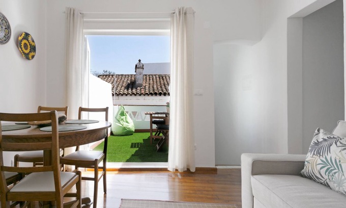 Evora Haus | Cozy 2 Brd House with Terrace - Old Town