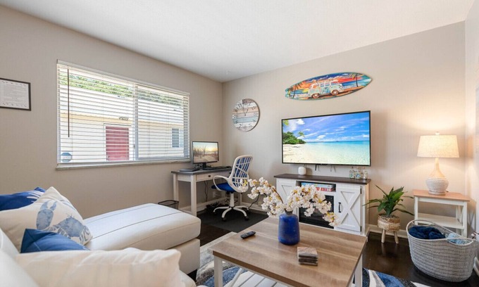 Akron Haus | Cozy 2Bed/1Bath Duplex in Akron