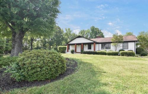 Bowling Green Haus | Cozy 2BR 2BA 5 min to lake 20 min to downtown CLT