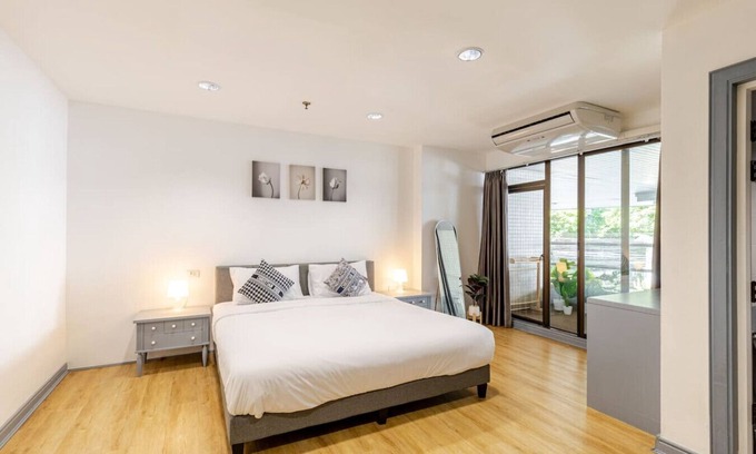 Ploenchit Wohnung | Cozy 2BR Apt in Central Bangkok 5 mins BTS 110 SQM