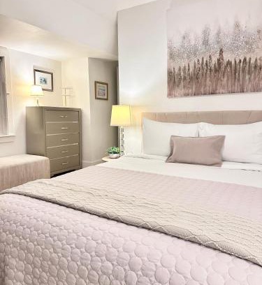 College Hill Wohnung | Cozy 2BR Apt with Parking, Steps to Brown and RISD