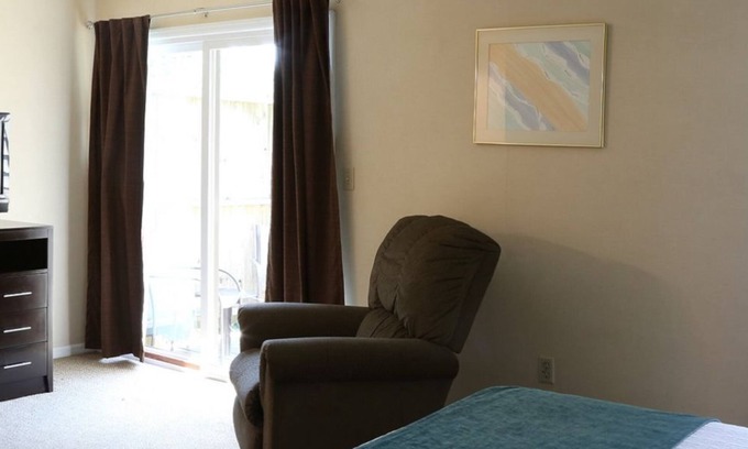 Cheat Lake Haus | Cozy 2BR Townhouse in Morgantown. Unwind & Relax
