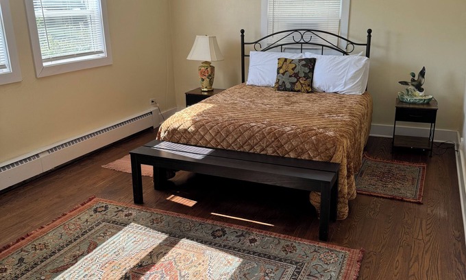 Franklin Park Haus | Cozy 3-bedroom house in family-oriented Melrose Park.