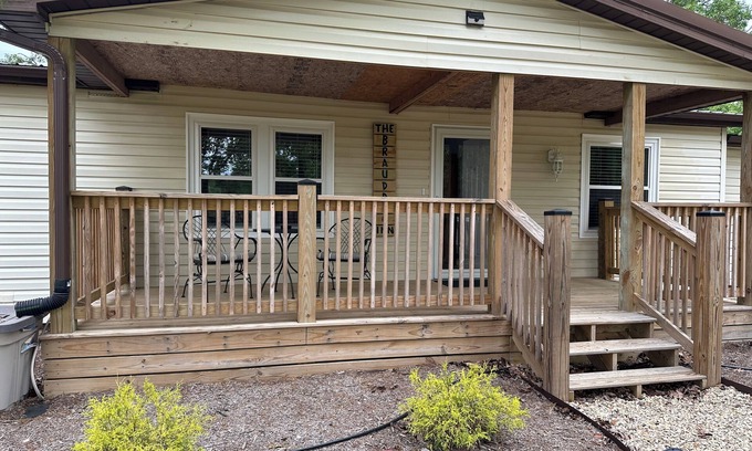 Wappapello Haus | Cozy 3-bedroom in Wappapello with AC, WiFi and close to the Lake.