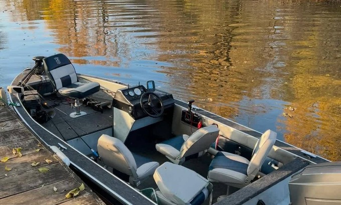 Spring Grove Haus | Cozy 3BR Cabin with Hot Tub on Nippersink Creek