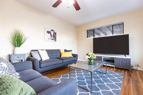 Murray Haus | Cozy-3br-getaway-pets Allowed-nea