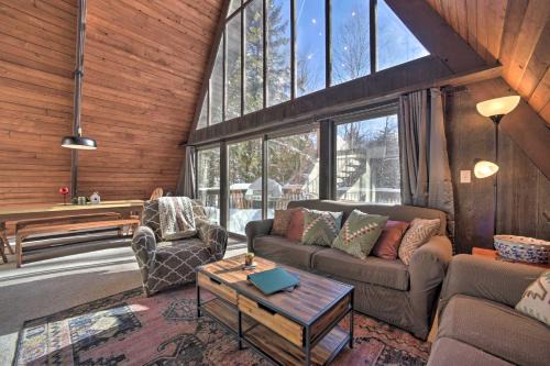 Wilmington Haus | Cozy A-Frame Cabin with Pool Table 8 Mi to Mt Snow!