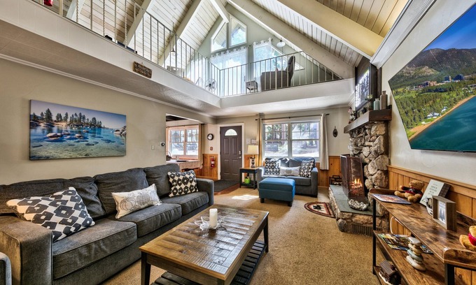 Tahoe Paradise Kabine | Cozy A-Frame, wood fireplace, games, pets, wheelchair-friendly