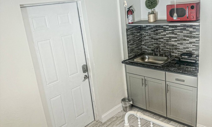 Lauderhill Wohnung | Cozy and Charming Studio in Fort Lauderdale