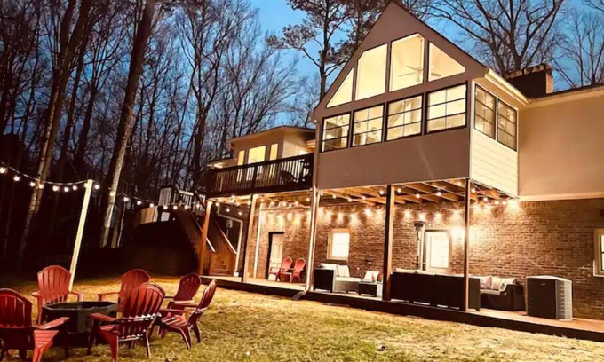 Johns Creek Haus | Cozy and charming private home on an acre lot