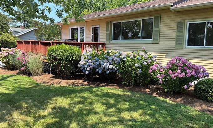 Cape Anne Haus | Cozy and modern Bayfront home with.large kitchen, private pier and hispeed WiFi