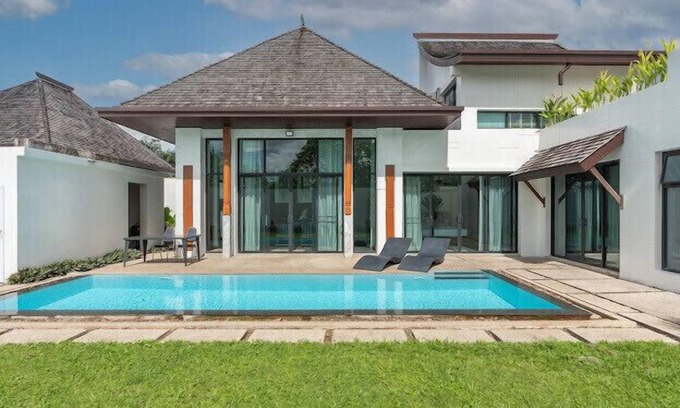 Choeng Thale Villa | Cozy and peaceful villa at Laguna , Porto de Phuket & Bangtao beach. Netflix