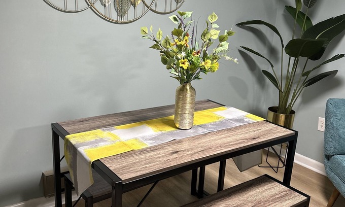 Lochearn Wohnung | Cozy and quiet basement apartment pet friendly!