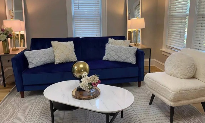 Mayfield Heights Haus | Cozy and Spacious 3 b 1.5 Bath