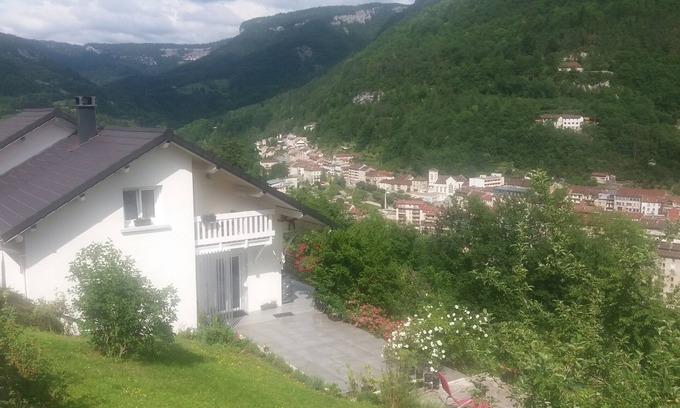 Saint-Claude Wohnung | gemütliche Wohnung in einem freistehenden Haus