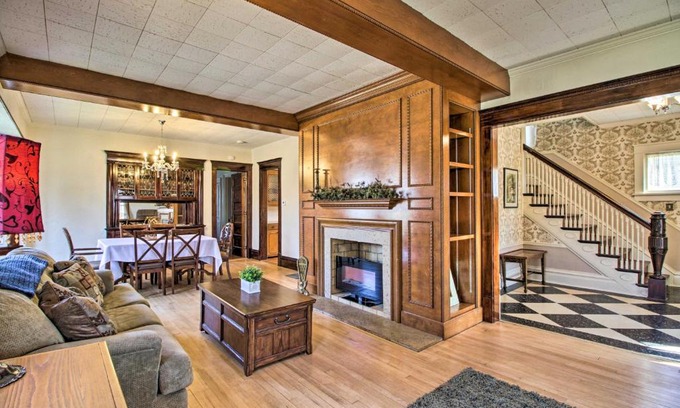 Appleton Haus | Cozy Appleton Getaway with Screened-In Porch and Yard!