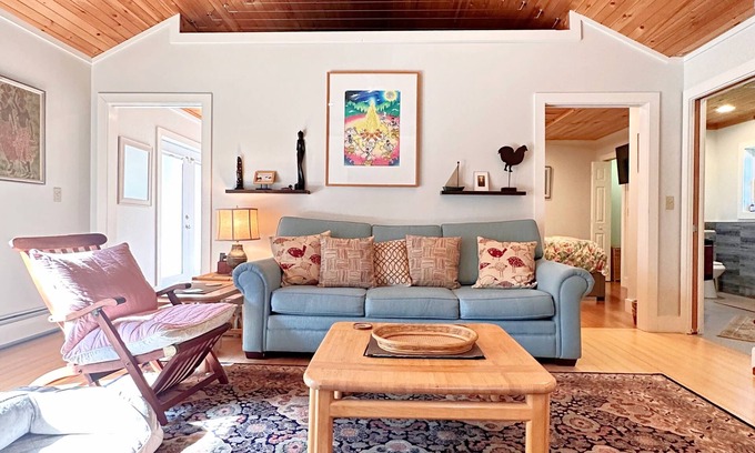 North Troy Wohnung | Cozy Apt 1/2 mile to Jay Peak Resort
