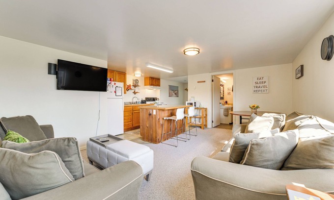 St Ignace Wohnung | NEU! Gemütliche Wohnung <1 Mi zum Huronsee / Minuten nach Mackinac