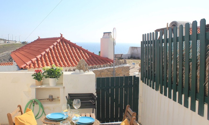 Azenhas do Mar Hütte | Gemütliches Azenhas do Mar Cottage von Lisbon Dreams
