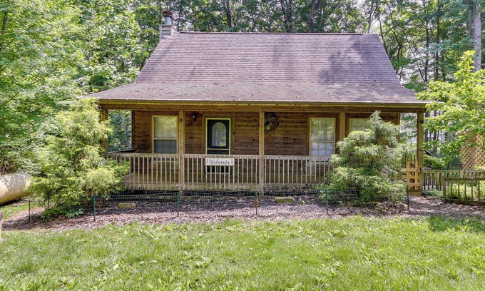 Cynthiana Haus | Cozy Bainbridge Retreat w/ Fireplace + Deck!
