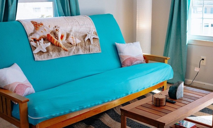 Hampton Wohnung | Cozy Beach Haven w/Spacious Balcony