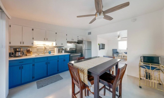 St. Francis Cabrini Wohnung | Cozy & Bright / 2 BR 1 BA / Central / Spotless