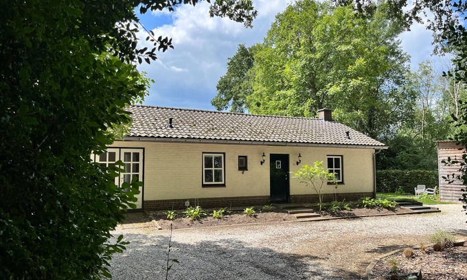 Knegsel Haus | Cozy bungalow with lots of privacy in a wooded area. Close to Eindhoven.