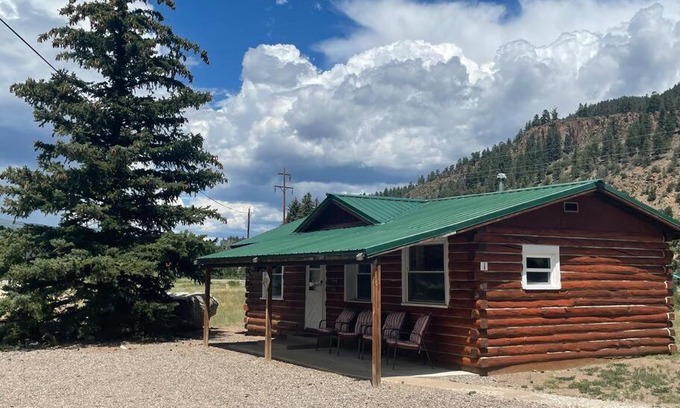South Fork Haus | Cozy cabin #1 at Aspen Ridge Cabins