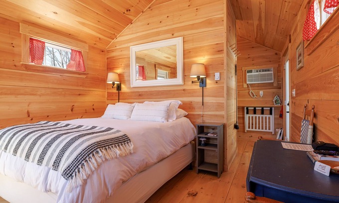Sandy Point Kabine | Cozy cabin close to Acadia NP in Mid-Coast Maine! New Sauna! - Cabin #2 Maple
