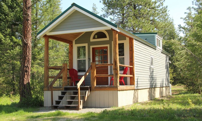 Athol Kabine | Cozy Cabin in the Big Woods of North Idaho