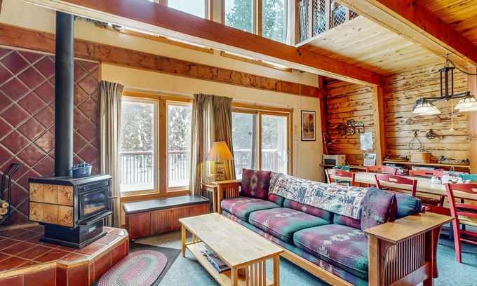 Serene Lakes Kabine | Cozy cabin in the heart of nature with wood fireplace, deck & loft