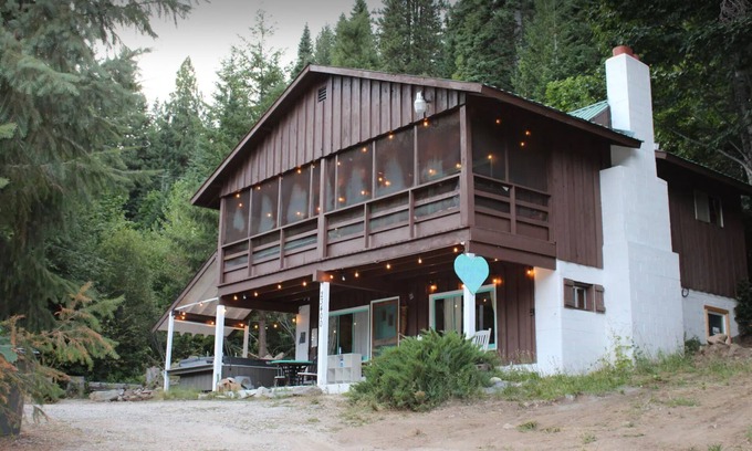 Leavenworth Kabine | Cozy Cabin Leavenworth 3bd 2bath with game room and hot tub pet friendly